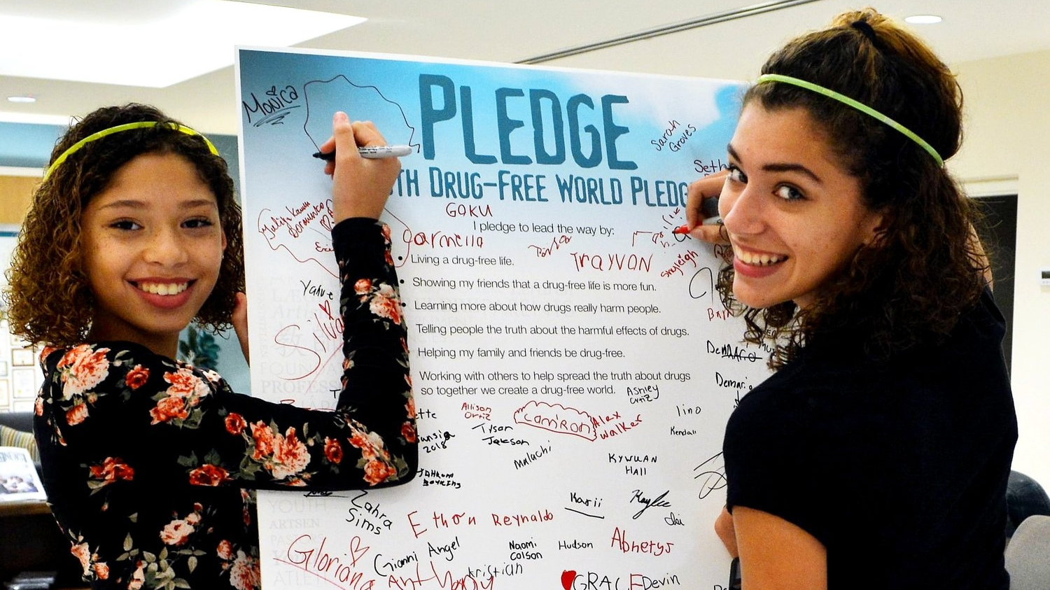 Pledging to live drug-free is a great way to guarantee a safe and happy holiday.