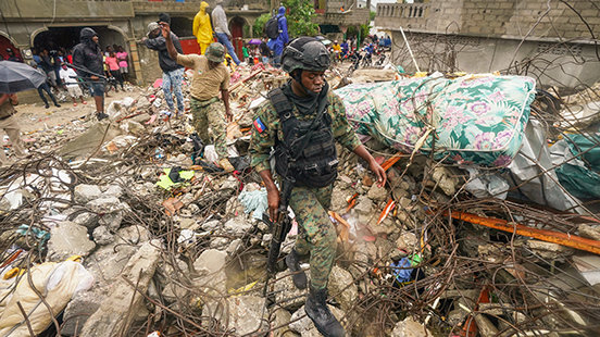 VMは、けが人にアシストを提供するために、イマキュレイト・コンセプション病院と提携しました。 彼らはまた、病院の建物の損傷部分の大規模な清掃も行いました。