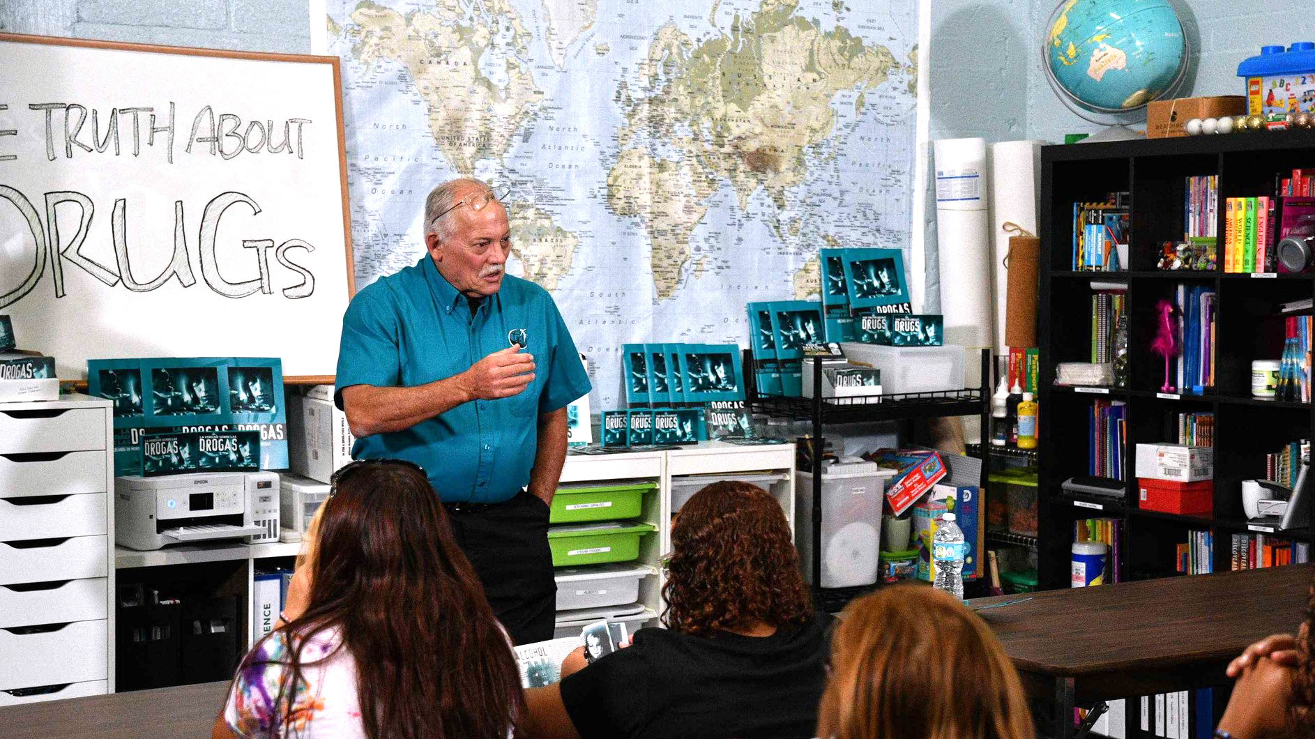 Ο Λανς Ντάιερ βρίσκεται σε μια αποστολή να ευαισθητοποιήσει τους νέους σχετικά με τους κινδύνους των συνθετικών ναρκωτικών.