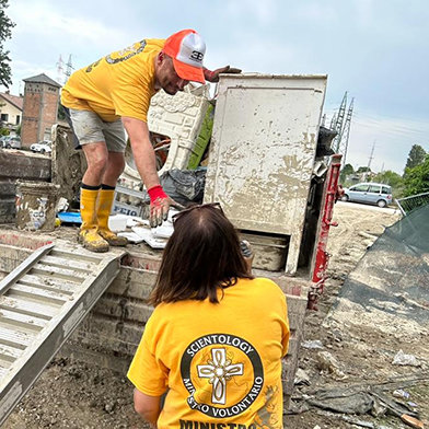 In the city of Cesena, one of the worst-hit areas, a team of VMs clear mud and debris from the streets with the aid of a Bobcat bulldozer and a truck. They brought this to landfill sites, along with flood-damaged furniture removed from homes and businesses.