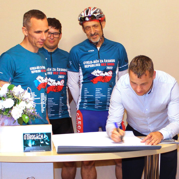 A mayor signs the Drug-Free Proclamation for his town.