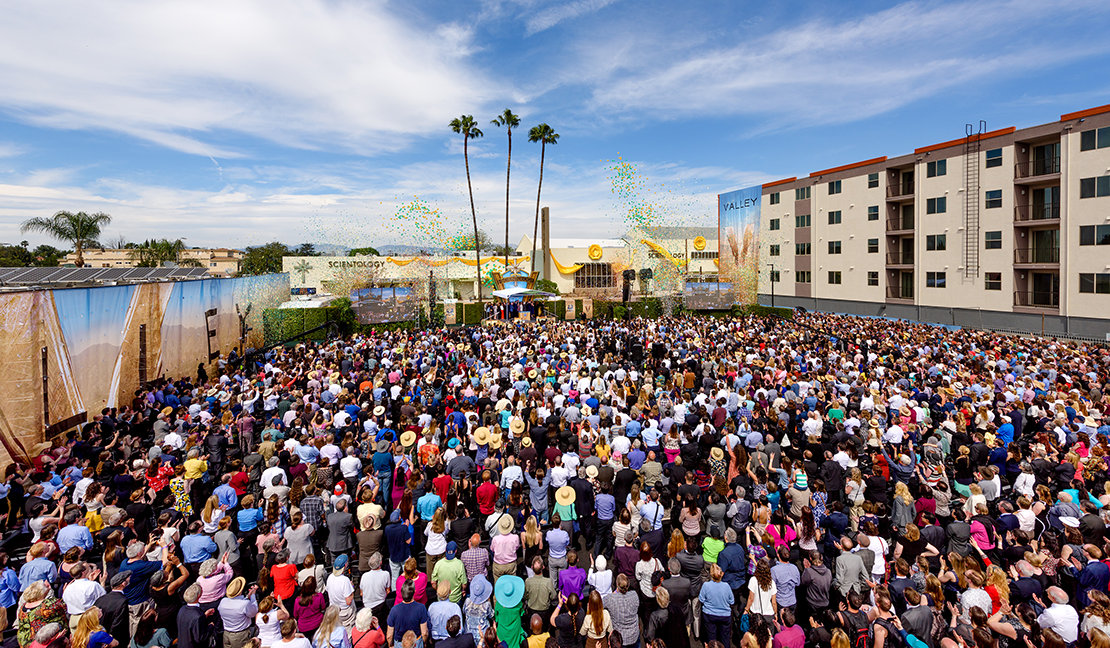 Grootse opening Scientology Kerk San Fernando Valley