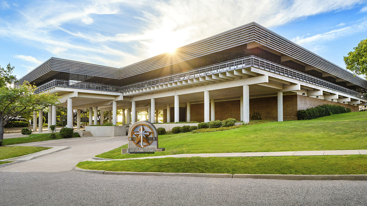 Texas Swagger Finds Its Still Point in a Sanctuary Only Dallas Could Create