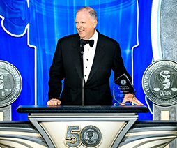 Texas attorney Andy Vickery accepts CCHR’s Human Rights Award