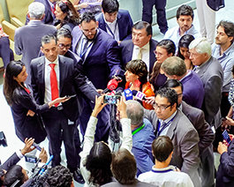 Texas attorney Andy Vickery accepts CCHR’s Human Rights Award