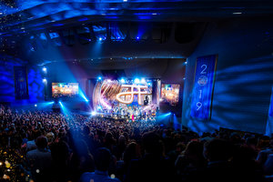  Une célébration d’anniversaire pour l'éternité : des scientologues de 70 pays se sont réunis en l’honneur du fondateur L. Ron Hubbard   