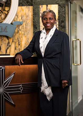 デシマ・フランシス女史