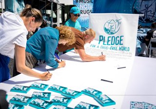 signing the drug free pledge