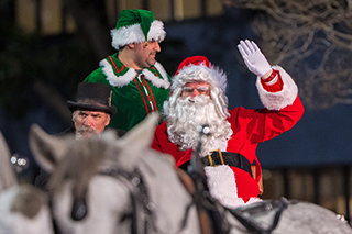 santa arrives in a wagon pulled by horses