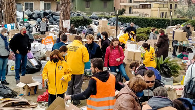 Scientology Volontärer ger humanitär hjälp till flyktingar