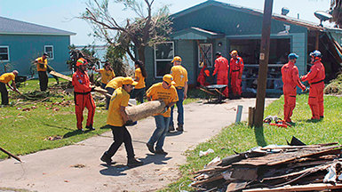 Η υποστήριξη των Εθελοντών Λειτουργών σε θύματα του Τυφώνα στο Τέξας
