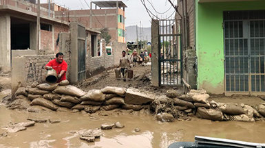 Los Ministros Voluntarios en Perú a causa de las fuertes lluvias que causan inundaciones y deslizamientos de tierra mortales