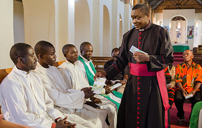 Τα Νέα Φτάνουν σε Αστυνομικά Τμήματα