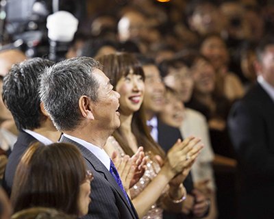 Attendees at Tokyo Ideal Org opening ceremony applaud speaker