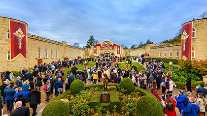 David Miscavige, Saint Hill, East Grinstead, Reino Unido