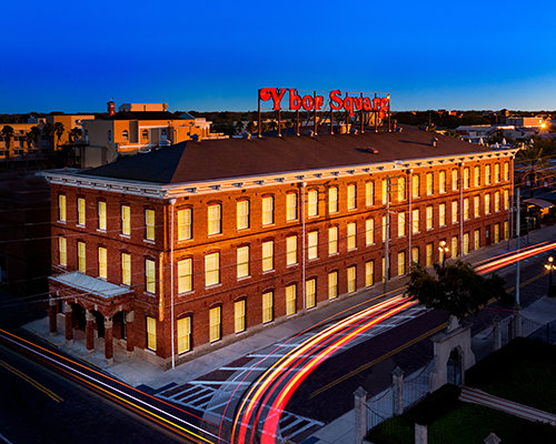 坦帕山達基教會 優博廣場