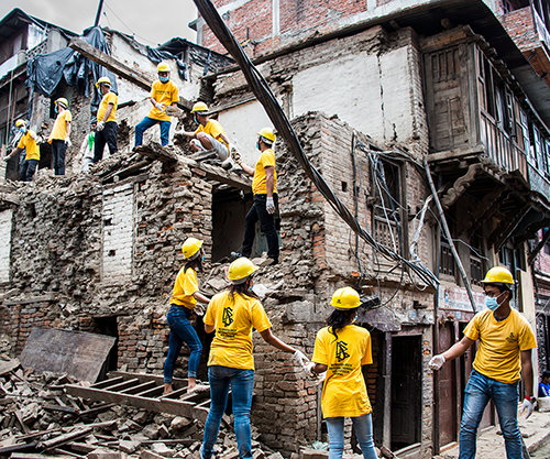 Los Ministros Voluntarios ayudan en Nepal