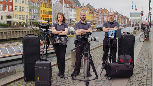 La squadra di cameraman di Scientology Media Productions in Europa