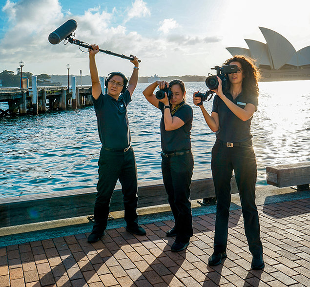 20 filmploegen gestationeerd op 6 continenten