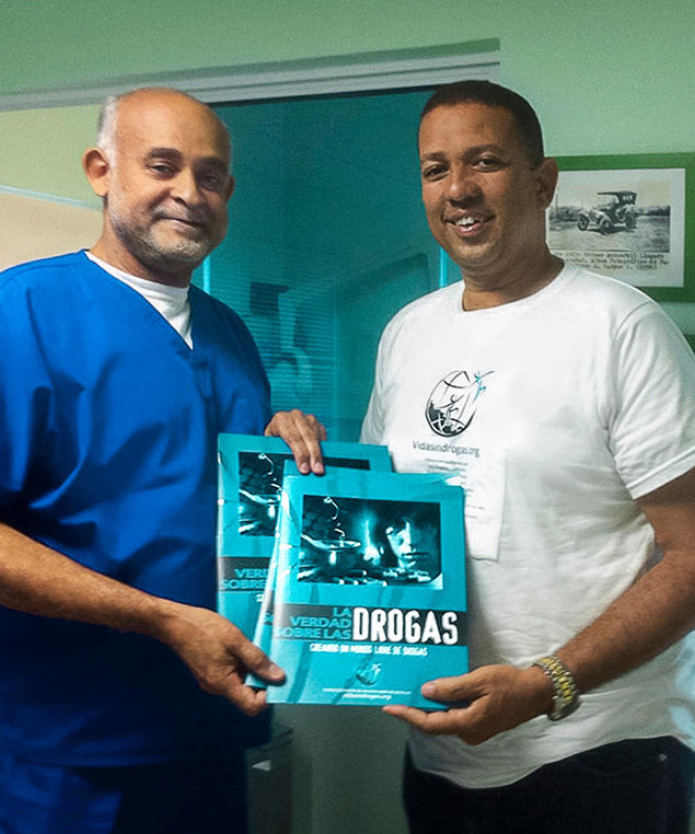 Carlos Gonzalez using Drug-Free World materials