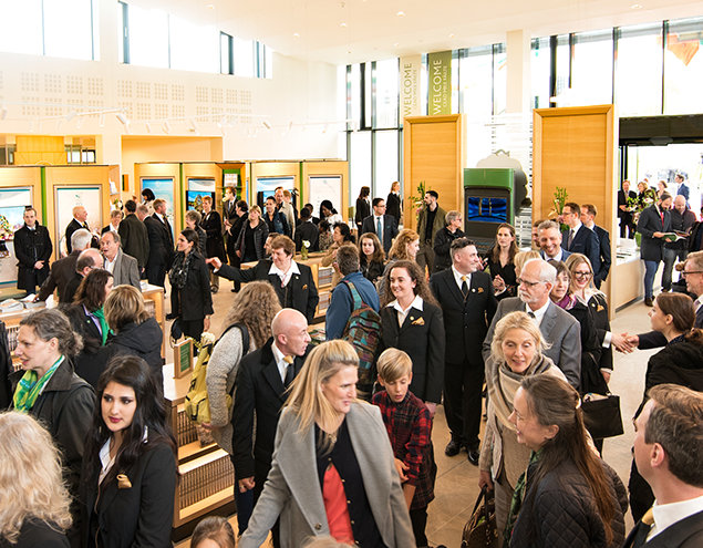 Chiesa di Scientology e Centro comunitario di Dublino. Dopo il taglio del nastro