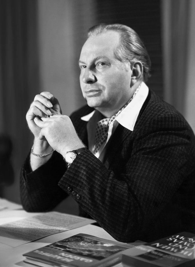 L. Ronald Hubbard, Fundador de Dianetics y Scientology