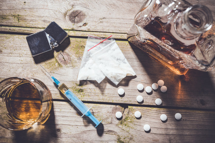 Distinguishing the Indications of Addiction Related With Medication and Liquor Use