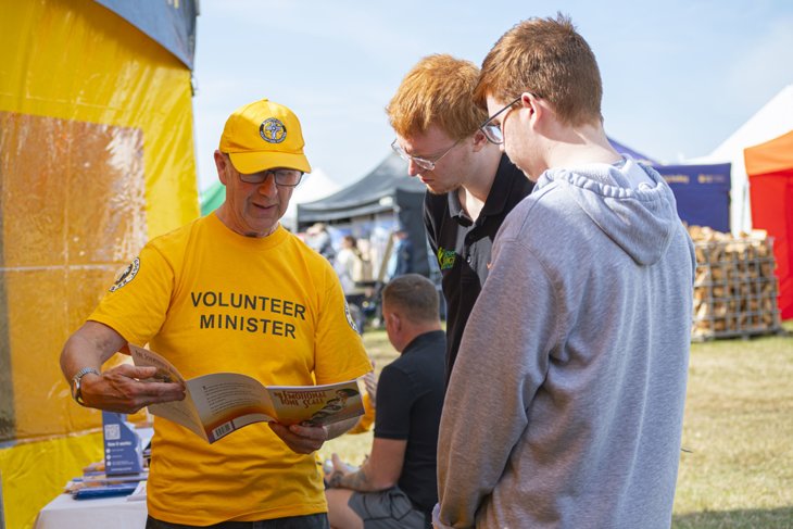 Passers-by introduced to the VM Tech a the Dorset County Show