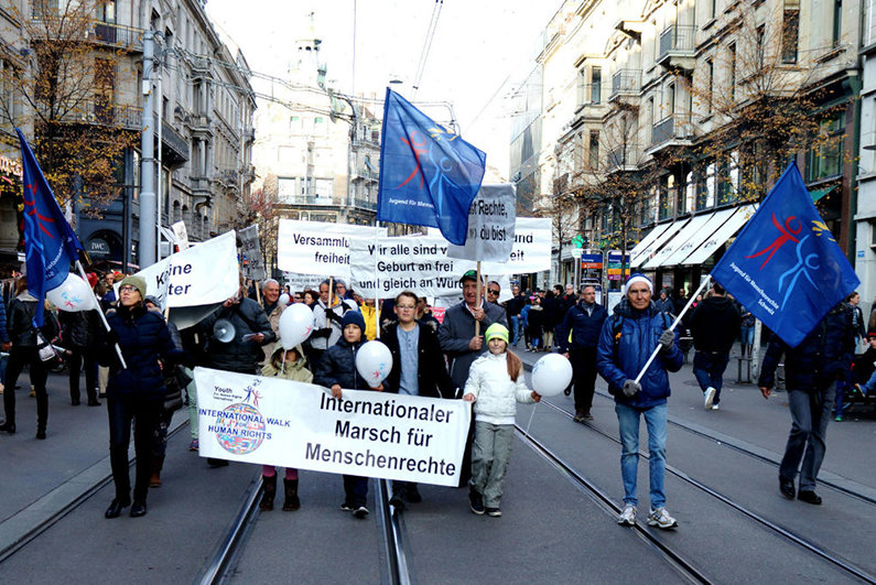 Youth for Human Rights Zurich raises awareness of the Universal Declaration of Human Rights.