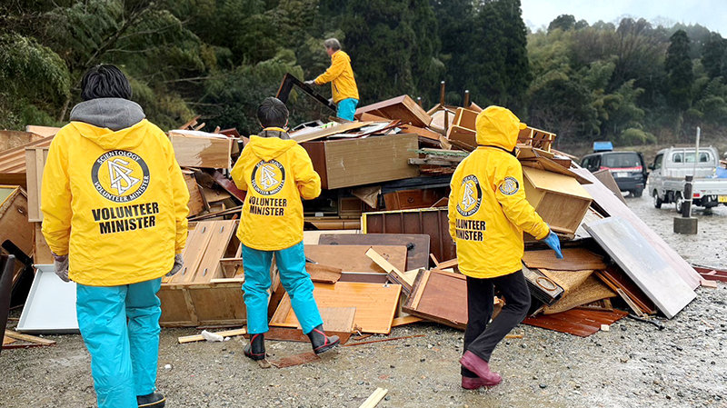 Volunteer Ministers Bring Aid in Wake of Japan Earthquake