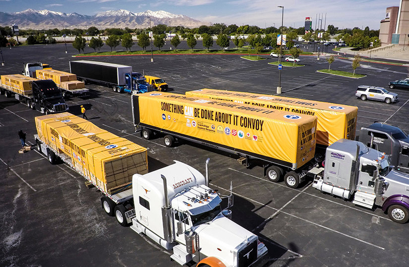 VM-ar levererar förnödenheter med lastbil