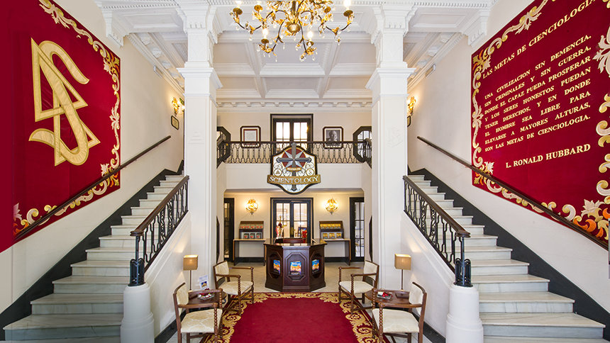 Recepční prostor Scientologické církve v Madridu odráží bohatou architektonickou tradici Španělska.