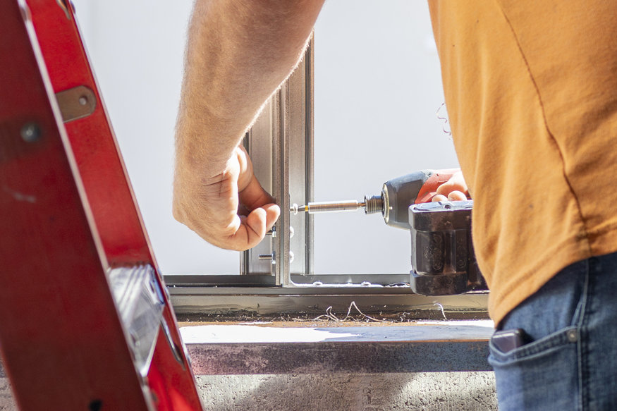 crew install window frames