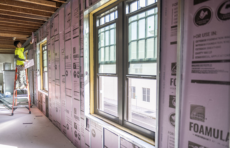 Adjusting insulation panels.