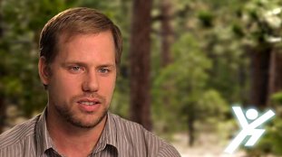 नार्कोनन ग्रेजुएट एलेक्स एम.